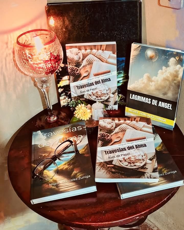 Fotografia donde aprecen los libros publicados por el escritor miguel angel gonzalez zuniga